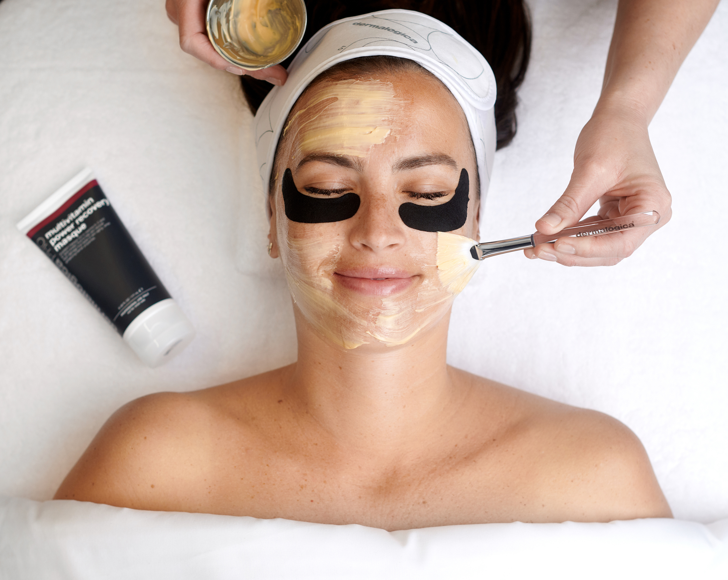 Kuva Pro Eye Flash silmänympäryshoidosta Kauneus- & Komeushoitola Sanna's Stylessä